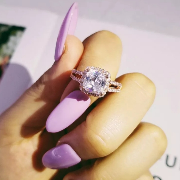 Rose Gold Wedding Ring Set - Picture 2 of 4